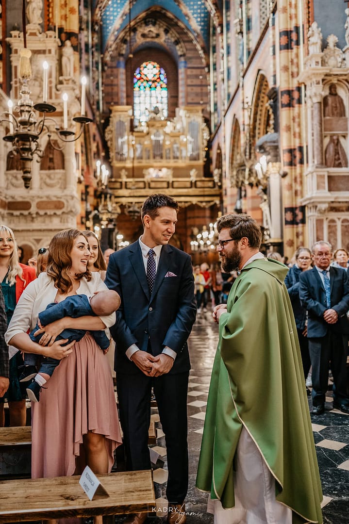 chrzest w centrum Krakowa Bazylika Mariacka
