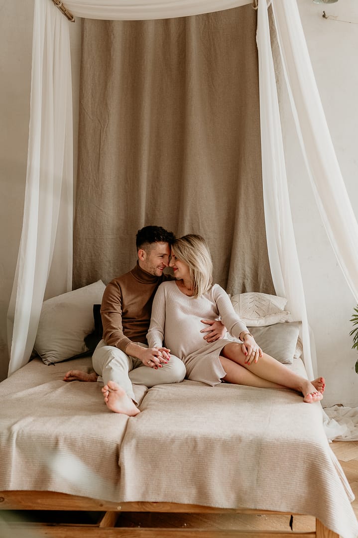 sesja ciążowa z partnerem studio