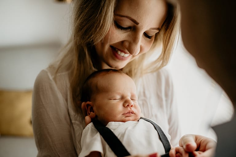 mama z noworodkiem