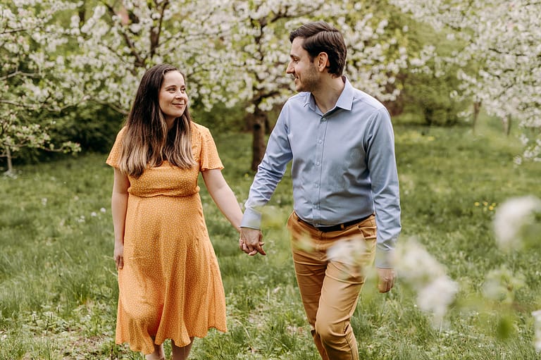 sesja ciażowa w sadzie