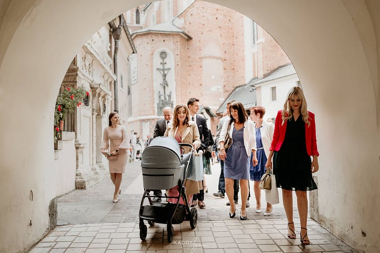 chrzest w centrum Krakowa w Bazylice Mariackiej