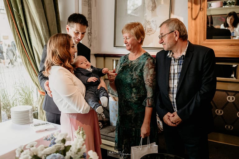 chrzest w centrum Krakowa w Bazylice Mariackiej