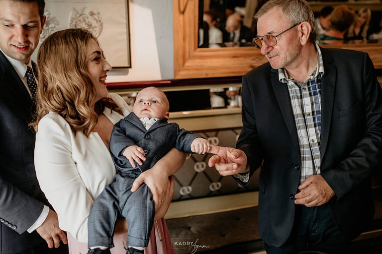 chrzest w centrum Krakowa w Bazylice Mariackiej