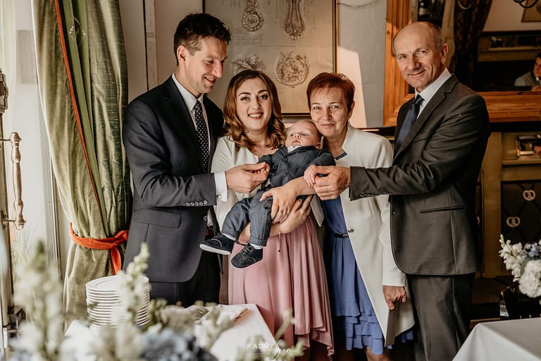 chrzest w centrum Krakowa w Bazylice Mariackiej