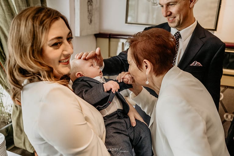 chrzest w centrum Krakowa w Bazylice Mariackiej