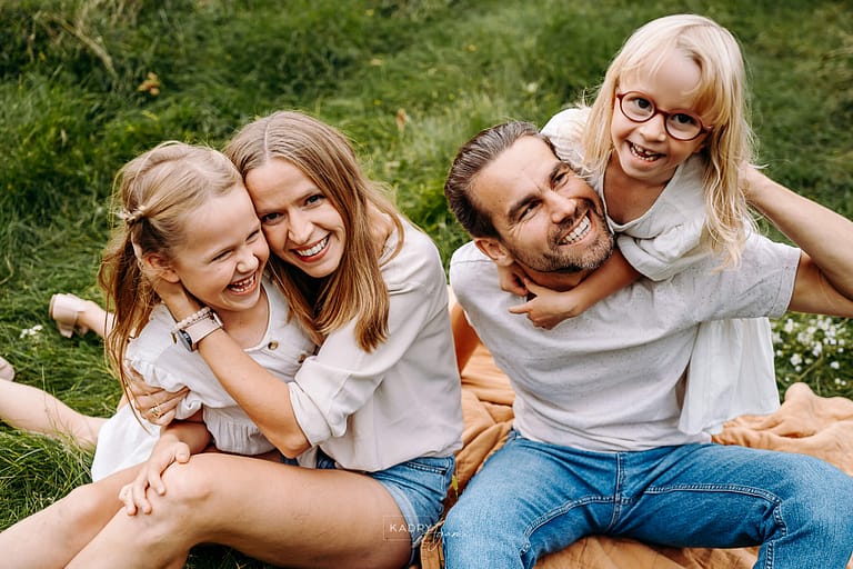 roześmiana rodzina