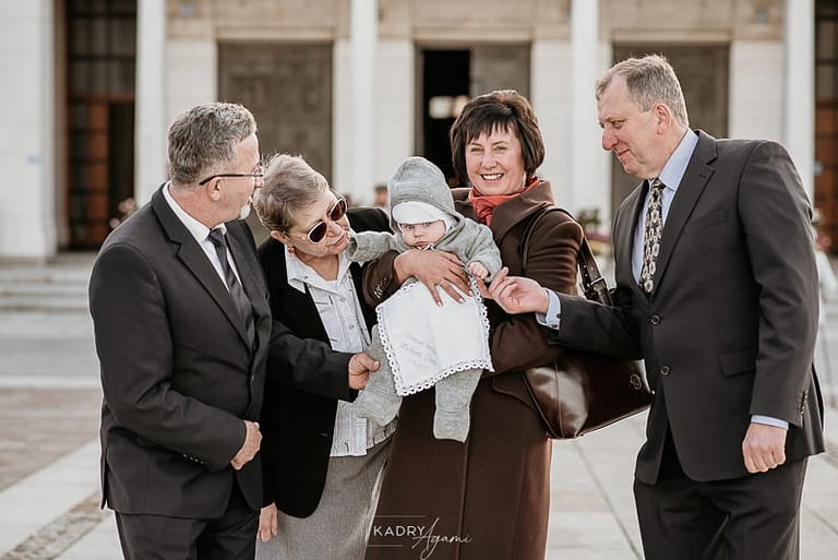 Fotograf na chrzest kraków zdjęcie grupowe
