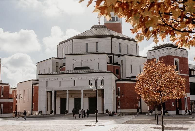 Sanktuarium Jana Pawla II jesien